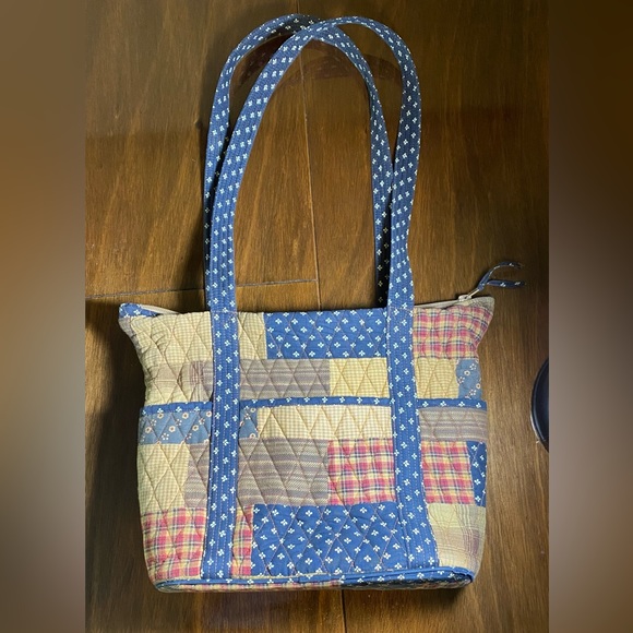 COPY - BELLA TAYLOR PATCH WORK AMERICAN FLAG PURSE. GREAT USED CONDITION - Picture 10 of 15